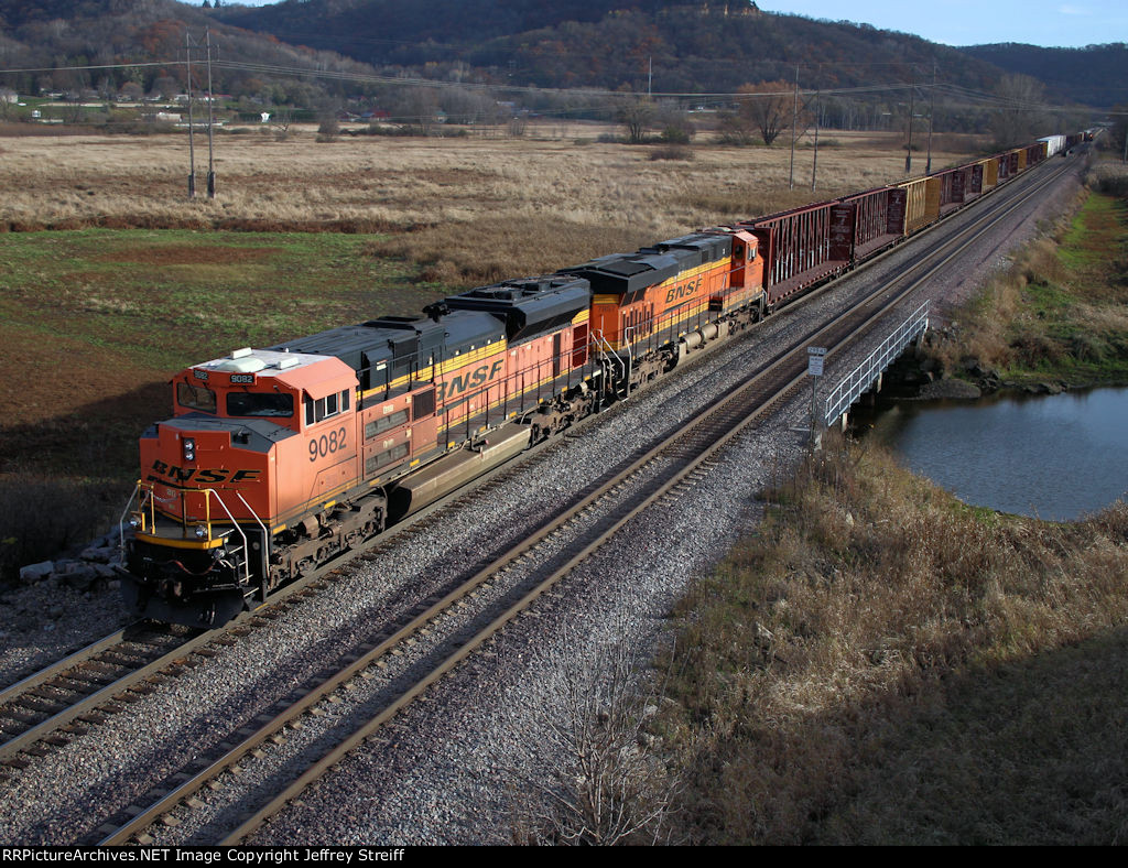 BNSF 9082